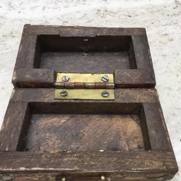 Vintage Miniature Wooden & Brass Treasure Trunk - Picture 8 of 8
